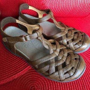 Bare traps Sandals. Brown. Size 8.5